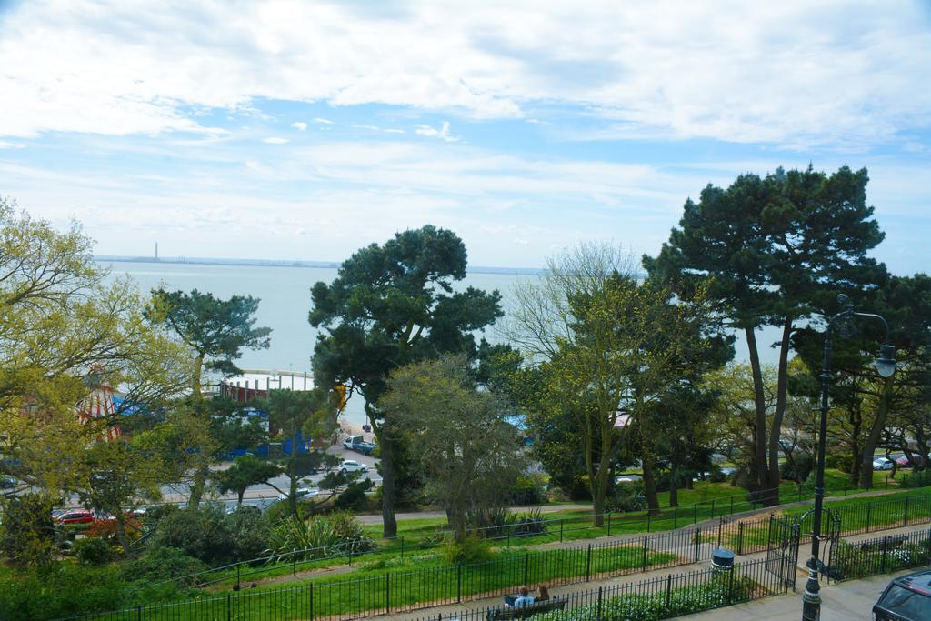 Pier View Self Catering Luxury Apartments เซาเทนด์ ออน ซี ภายนอก รูปภาพ